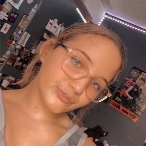 Meet your Posher, Kelsie